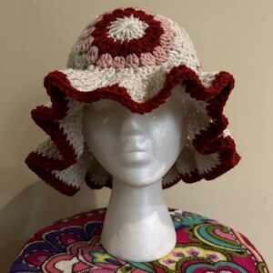Wavy Brim ruffle beanie
